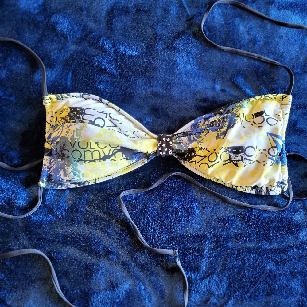 Super Cute Volcom bikini top. Size M, fits small. Excellent condition, padded.